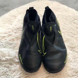 EUC Nike Phantom Vision Academy Indoor Soccer shoes